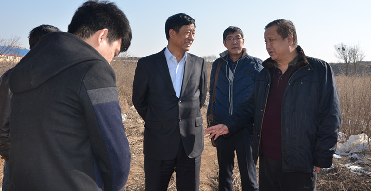 實地察看車站北街的斷頭路。.jpg